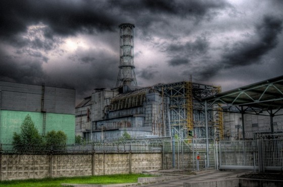 Sarkophag aus Stahl und Beton auf dem AKW Tschernobyl. Bild: cc-by-sa3.0 Piotr Andryszczak